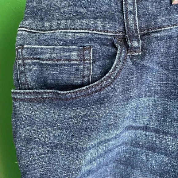 CLEARANCE! Venezia Lane Bryant Denim Blue Jean Shorts Plus Size 24 GUC! - Picture 3 of 6